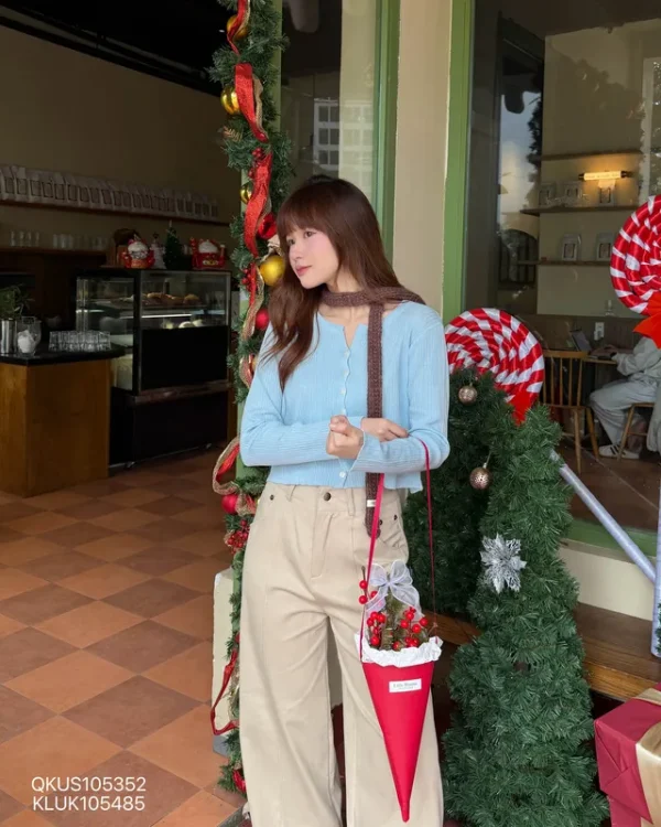 Quần kaki nữ ống suông phối 2 đường viền giữa